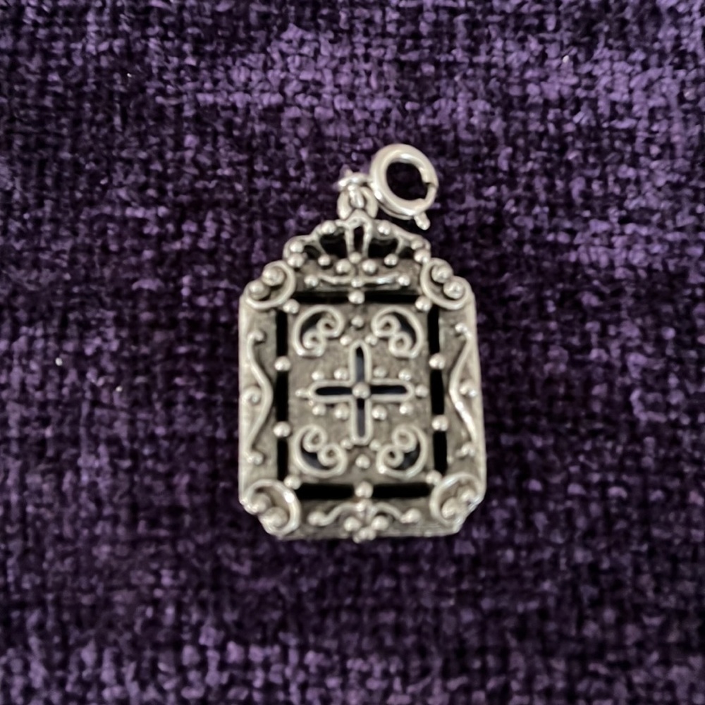 *Vintage Blue stone and Silver pendant - Picture 2 of 5